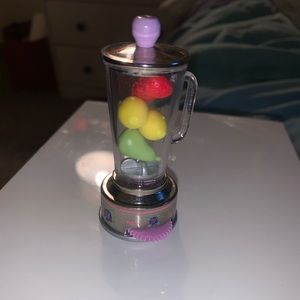 Vintage TYCO kitchen littles 1996 Blender and fruit.